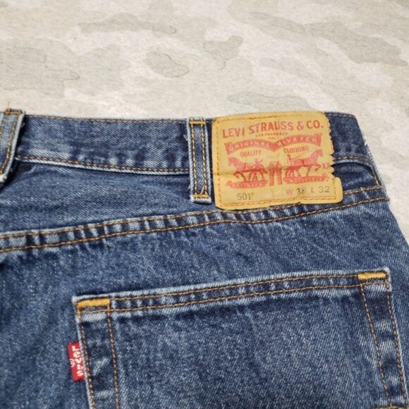 Levi s 501 Jeans Mens 38x32 Blue Button Fly Straight Leg Denim Medium Wash - Picture 9 of 10